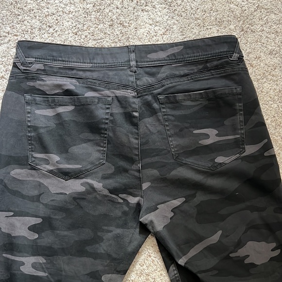 Democracy Camo Pants - Picture 4 of 6